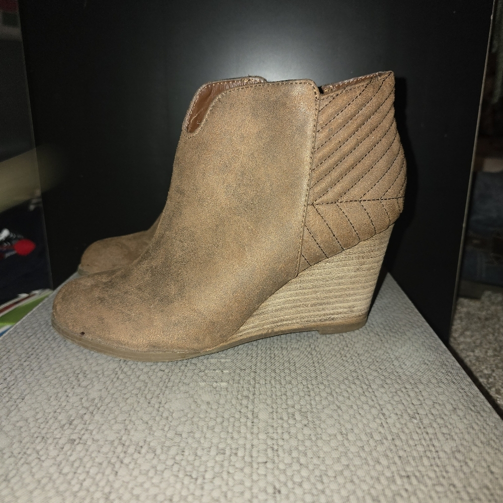 Carlos Wedge Bootie Size 7